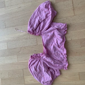 Tröja från Gina tricot - Jätte söt tröja från Gina tricot. Tyvärr för stor för mig o därför jag säljer:/