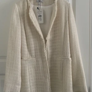 Kappa/kavaj  - Helt ny kavaj med prislapp kvar storlek S