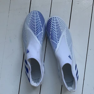 Adidas predator fotbollskor - Helt nya fotbollskor från adidas, endast testade inte använda en enda gång. Nypris 1500kr. Priset kan diskuteras i dm