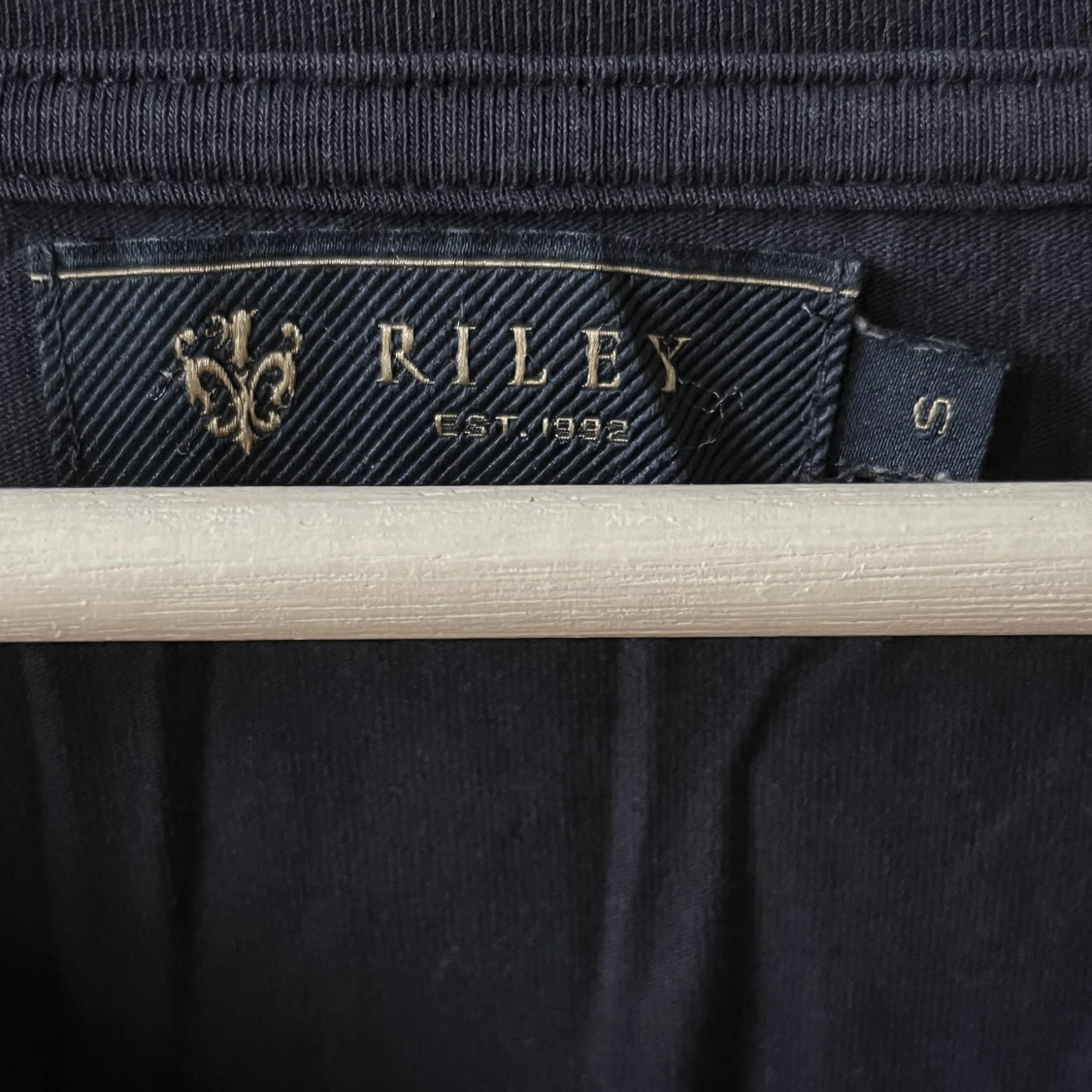 Mörkblå Riley T-shirt i Strl S - 90