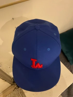 New era  LA keps  - Så gott som ny. Inget kvitto och ingen box. Möts upp i Göteborg/Lerum. 58,7cm 