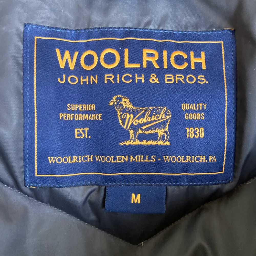 Woolrich jacka medium. Säljer pga för liten. Som ny!. Jackor.
