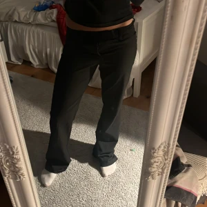 Lågmidjade kostymbyxor  - Säljer dessa helt nya lågmidjade  ESPRIT kostymbyxor. Lapp finns även kvar.  Nypris 600:-