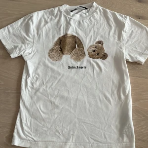 Palm angels  - Palm angels t shirt köpt i augusti i Italien, kvitto finns, storlek M