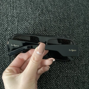 Les Specs solglasögon - Använt skick. Upphämtning eller träff i Stockholm. 