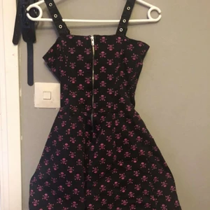 Tripp nyc klänning - Super cool och fin skelett klänning! Den är storlek S. 