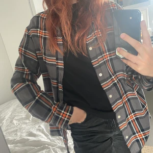 Rutig flanellskjorta <33  - strl M herravdelningen