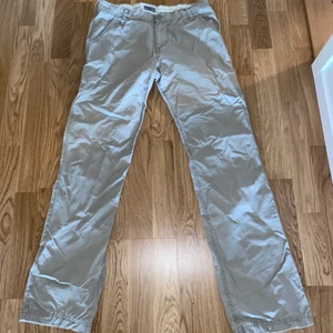 Tom Tailor baggy khakis - Sköna Tom Tailor khakis med baggy passform. Säljer för dom kommer inte till användning längre. Köpare står för frakt, skriv om frågor finns.