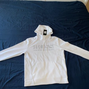 BOSS ATHLEISURESOODY 2 - 100 WHITE - Köpt för 1699kr i Thernlunds butiken 