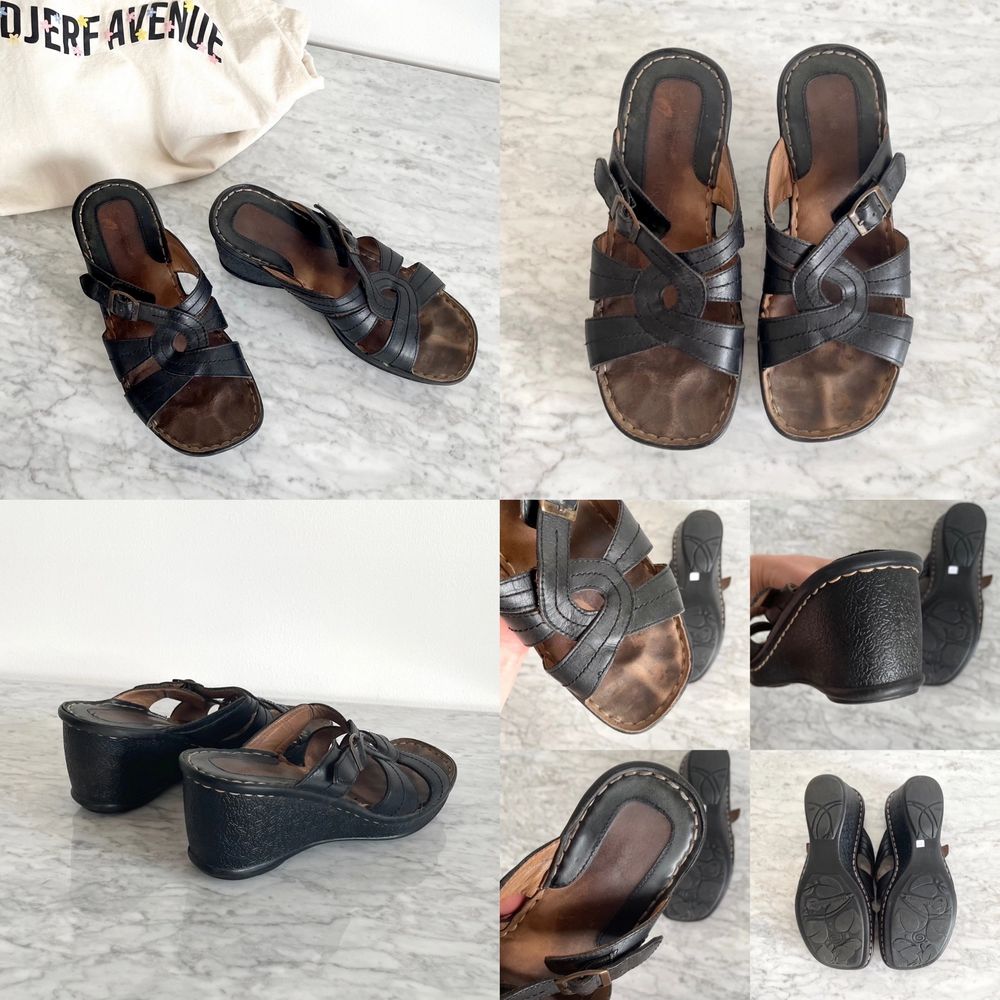 Vintage 00s Y2K real leather square toe wedges mules in black  Brand: Hush Puppies. Some marks and scratches, but nothing major. Label: 6, fit best size 38. I have size 38 and they fit me perfectly. Heels: 8 cm. No returns.. Skor.