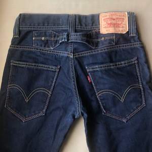 Vintage 90s Levis jeans. Köpt på secondhand men ser helt oanvända ut, har inga defekter. 