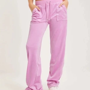 Juicy couture  - Säljer dessa rosa juicybyxor då de inte kommer till användning längre. Bra skick och jättefina. 