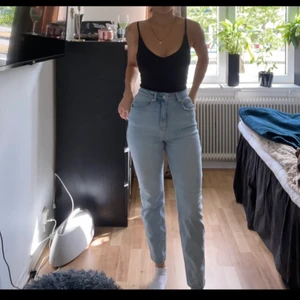 Jeans - Jeans från nakd. Så bra passform och formar kroppen jättefint. 60kr + 60kr frakt 