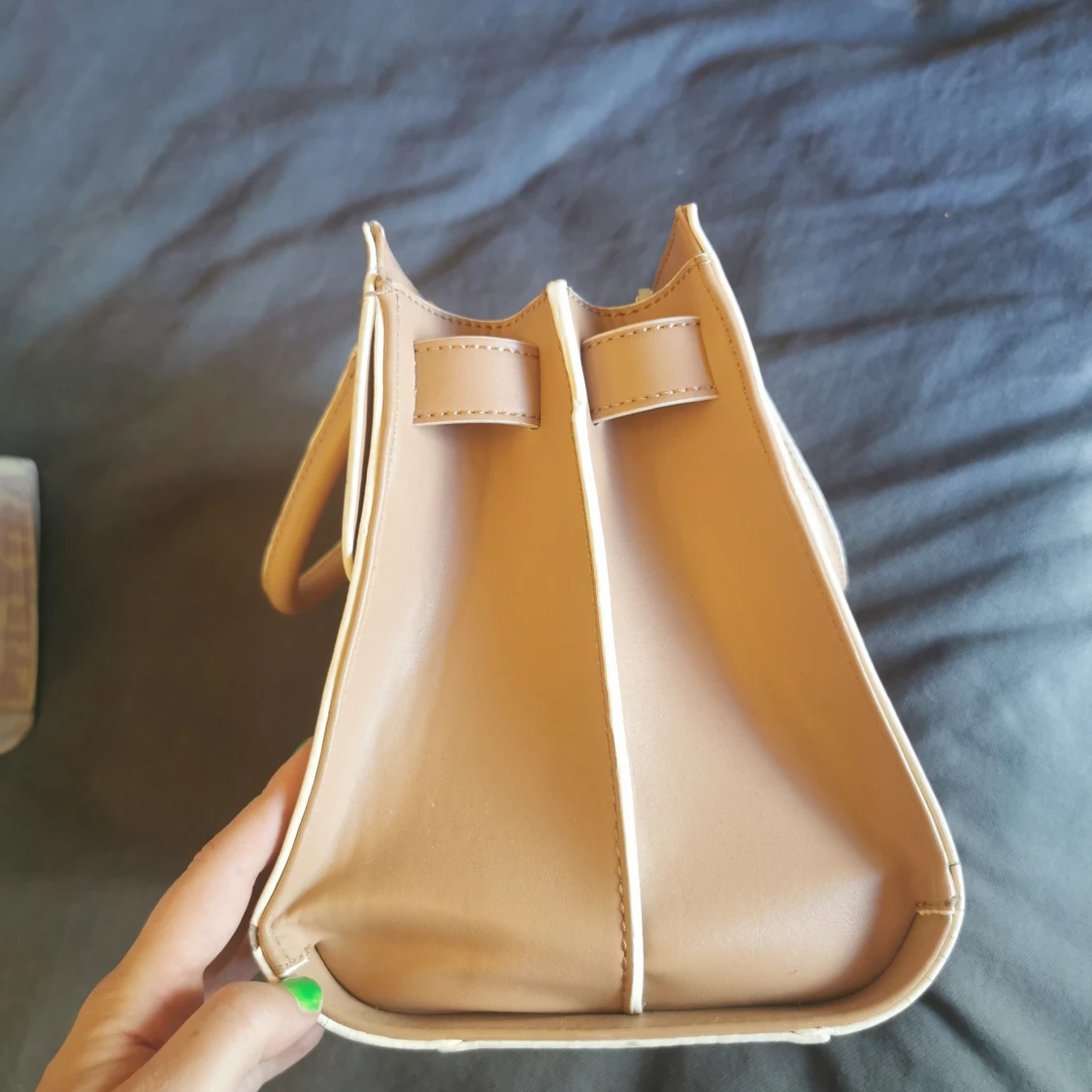 Guess handväska läder - 90