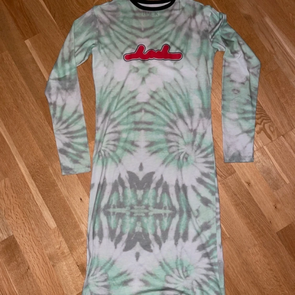 BACK, oanvänd grön klänning batik, 36