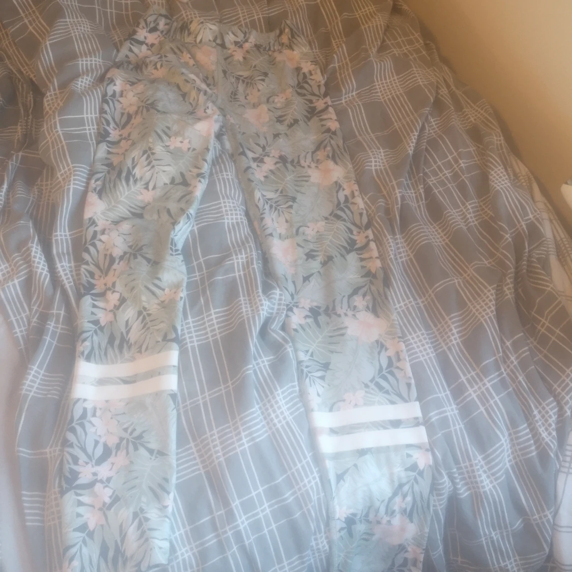 Fina träningsbyxor som ser ut som stronger 