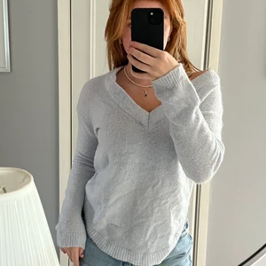 Stickad ljusblå tröja - 50kr+frakt 