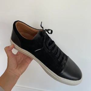 Jim Rickey skor  - Svarta Jim Rickey skor. Endast använda en gång! nypris 1400kr.