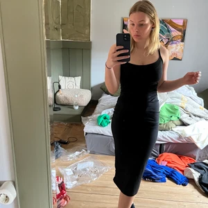 Klänning  - Bodycon klänning, endast testad. Köparen står för eventuell frakt. 🌸