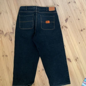 Butter Goods Santosuosso Signature Fit - Gott skick utan hål och fläckar Perfekt baggy fit Waist 34 Orginal pris: 1 149kr