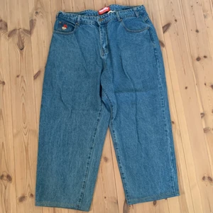 Buttergoods Santosuosso Jeans - Baggy fit Bra skick Hål och fläckfri Orginal pris: 1 149kr