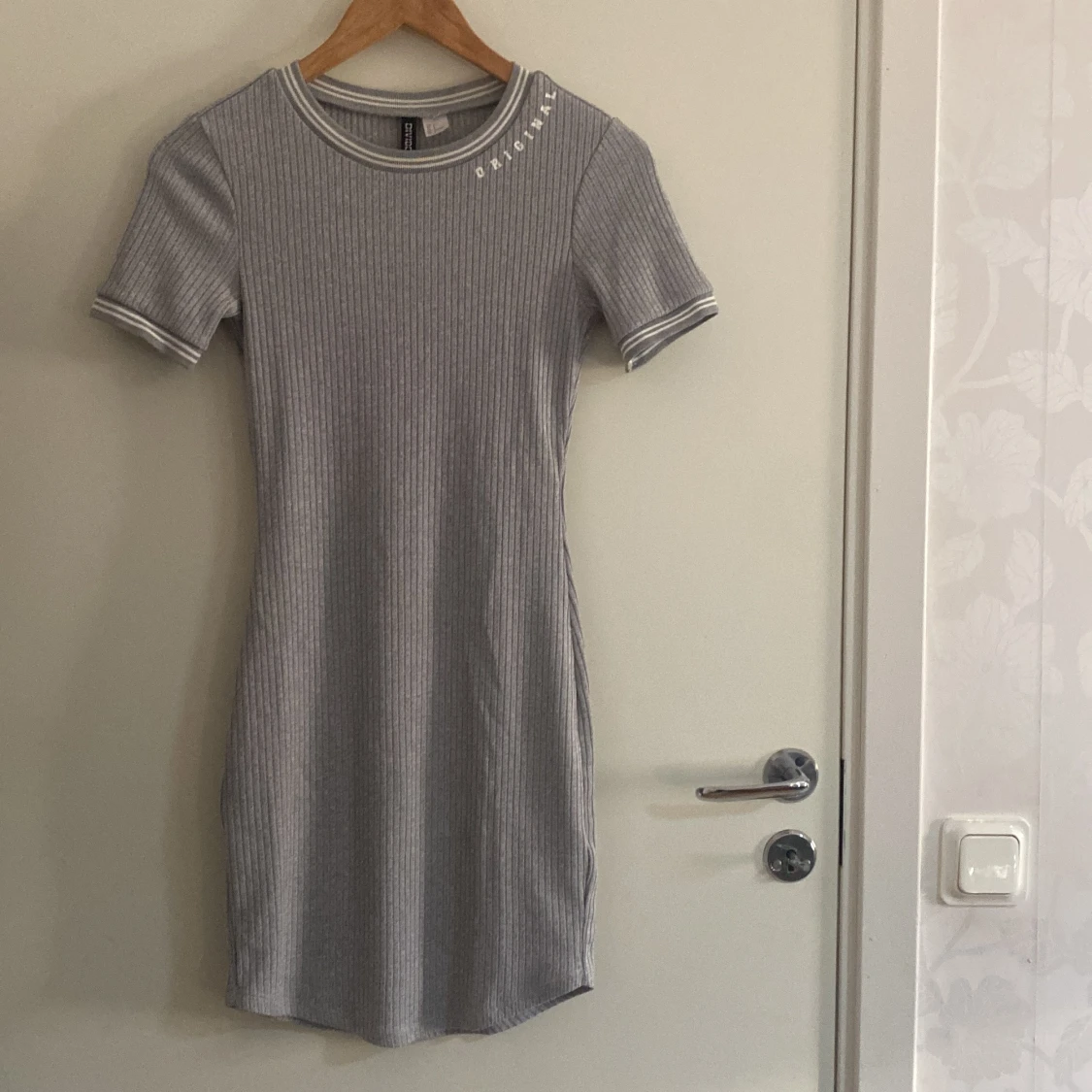 Grå sommarklänning 
