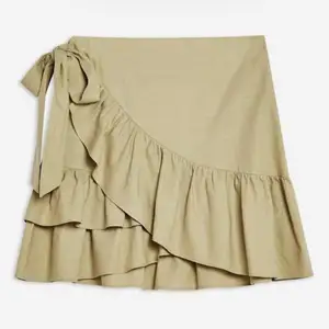 Säljer min oanvända kjol från top shop, alla prislappar är kvar! Köpt för 499kr
