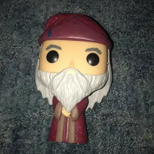 Albus Dumbledore pop figur  Saknar glasögon och låda   Köparen står för frakt 