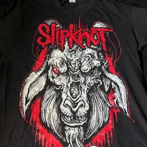 Slipknot  - Säljer denna för lyssnar inte längre på slipknot. Säljer för 150+frakt 59:)