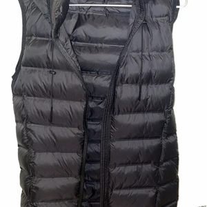 Zara väst  - Säljer denna fina zara västen  Aldrig använd Storlek 34 