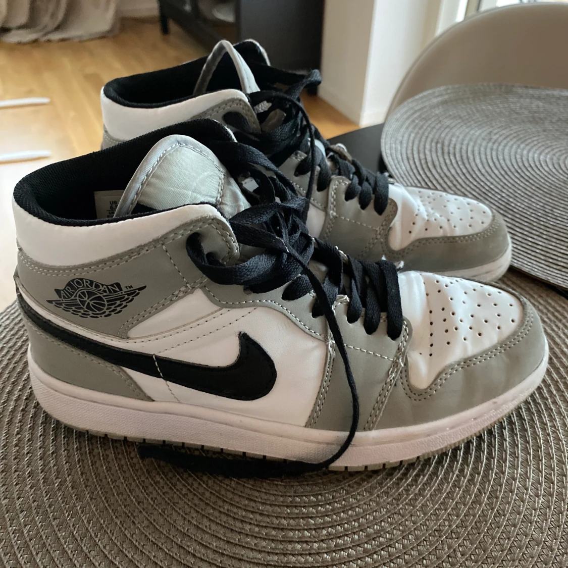 Jordan 1 mid light smoke grey - 90