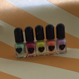 Nagellack❤️ -  Fina nagellack. En kostar 5 och alla kostar 20. Kan mötas upp om man bor i Malmö❤️