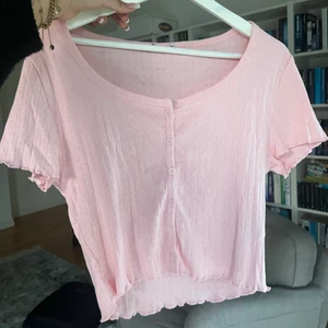 Topp - Söt rosa topp! Storlek L men sitter som M! Aldrig använd 💕