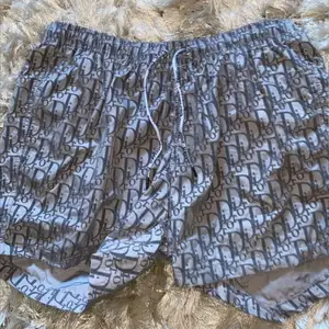 Dior shorts finns i alla storlekar möts endast i gbg annars frakt Instagram-Markes_klader_gbg 