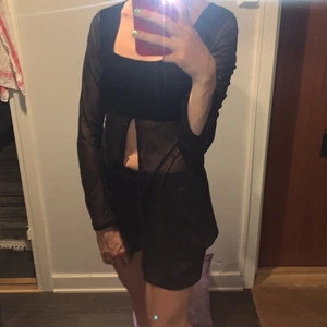 Fin tunika/klänning  - Tunika/klänning med fina glitterdetaljer. Köpt secondhand. 