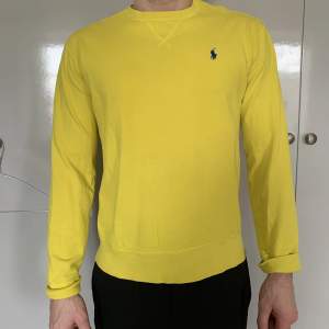 Crewneck från Ralph Lauren. Fint skick! Storlek M. 