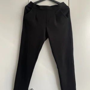 Jacqueline de yong - Byxor från jacqueline de yong i storlek M. Använda fåtal gånger. 