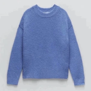 Stickad tröja - Jättefin gosig stickad från Zara💙💙 