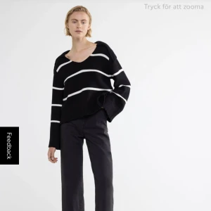 Stickad tröja - En skön stickad tröja ifrån Lindex, använd 2 gånger. Köpt i storlek xl, lite oversized men skön tröja för vintern