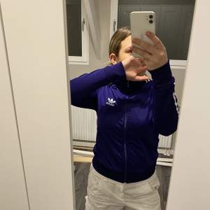 En lila adidas kofta, aldrig använd (endast testad)! 