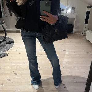 Jeans - Skit snygga jeans från Ralph lauren, tyvärr för långa på mig som är 1,61. Midjemått 86, innerbenslängd 83! 