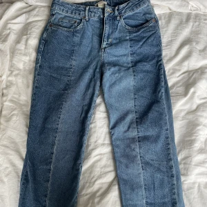 H&M jeans - Mom jeans från H&M i storlek 38 💙Säljer för 100 kr