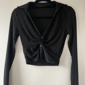 Chiquelle topp  - Chiquelle topp! Jättefin topp som passar perfekt till en fest tex. Aldrig använd🫶🏼