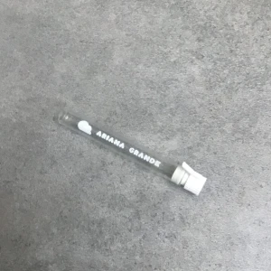 Ariana Grande parfym grej  - TRYCK INTE PÅ KÖP NU UTAN KONTAKTA MIG OM DU VILL KÖPA ❤️ Frakt: 15kr -ingen parfym i utan man sätter in egen parfym i (perfekt när man ska resa) 