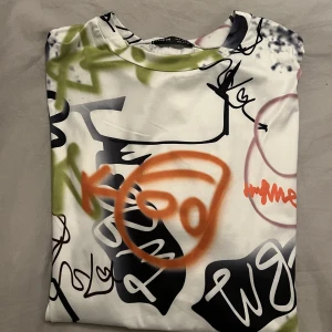 Oversize tshirt - Tshirt från shein, knappt använd. Säljer för 30kr + frakt🤍