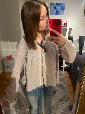 odd molly blus strl 2 💓 - såååå fin men kommer inte alls till lika mycket användning längre. storlek 2, sitter som en s! supersöt!