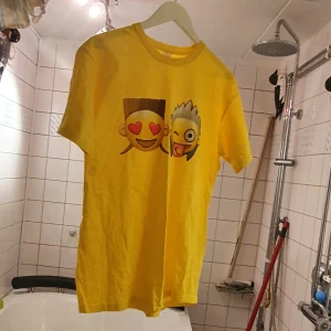 Unisex t.shirt - Passar till allt och sitter över size de ãr slutsåld