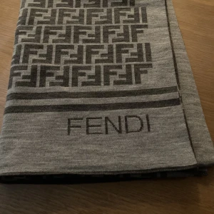 Ny stor halsduk 300kr - 300kr