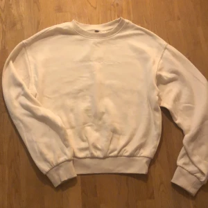 Tröja med text - Helt som ny, sitter fint och är bekväm 