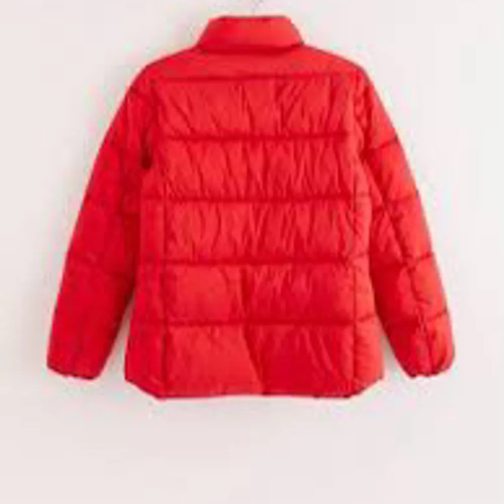 Säljer denna assnygga röda jackan från Lindex. Köpt för några månader sedan men säljer då den inte kommer till användning❤️ Priset går att diskutera🙌🏻💕. Jackor.